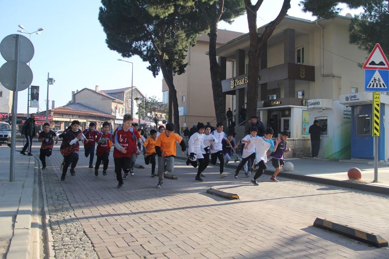 Kula’da Atatürk Kır Koşusu düzenlendi
