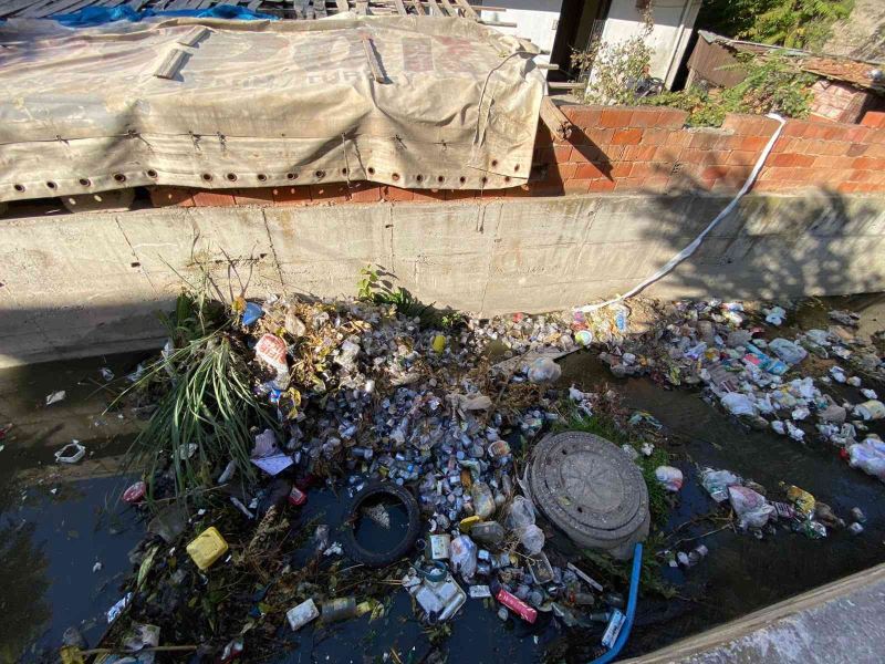 Derelere atılan binlerce ton çöp temizlendi
