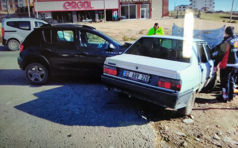 Besni’de ki zincirleme kazada 1 kişi yaralandı
