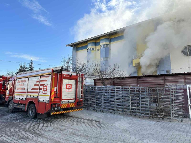 İş yerinin kazan dairesindeki yangın büyümeden söndürüldü
