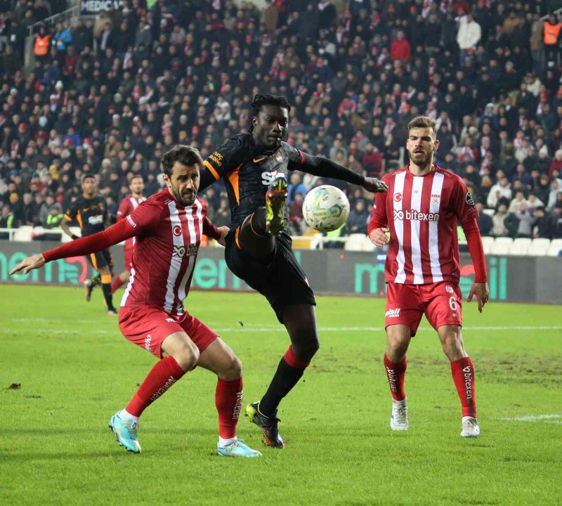 Spor Toto Süper Lig: DG Sivasspor: 1 - Galatasaray: 2 (Maç sonucu)
