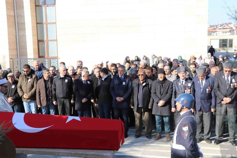 Kıbrıs gazisi askeri törenle son yolculuğuna uğurlandı
