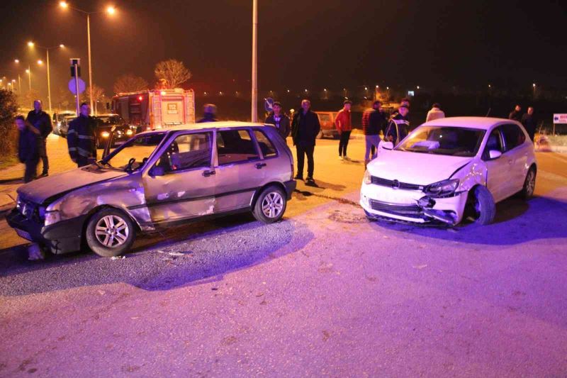 Otomobil yarışı kazayla bitti, nişanlı çift yaralandı
