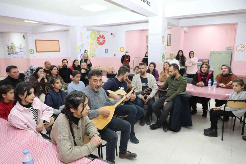 Ağrı’da otel konforunda yapılan pansiyonlarda kalan öğrenciler müzik eşliğinde stres atıyor
