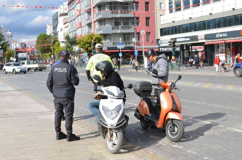 Uşak’ta bin 143 sürücüye para cezası kesildi
