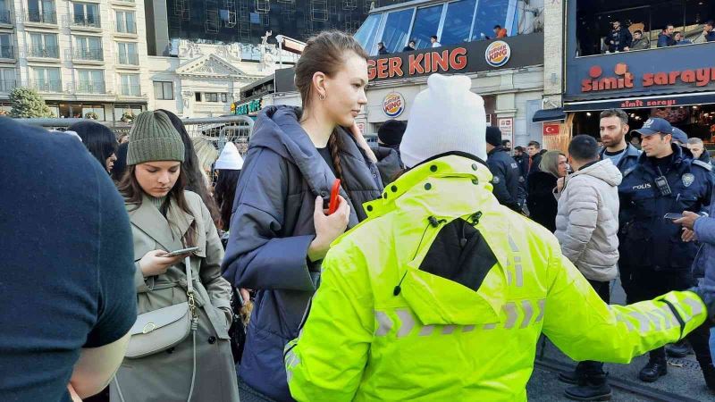 Taksim Meydanı ve İstiklal Caddesine çıkan yollar kapatıldı
