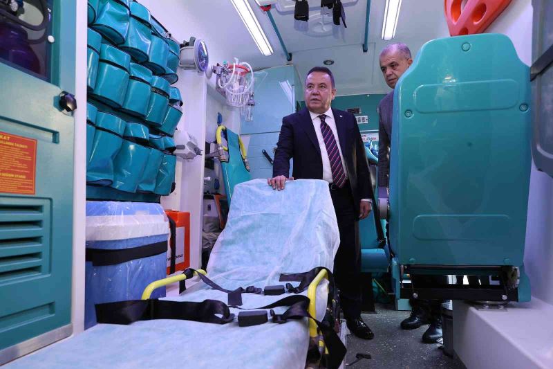 Büyükşehir Belediyesi bünyesine 2 yeni hasta nakil ambulansı kattı
