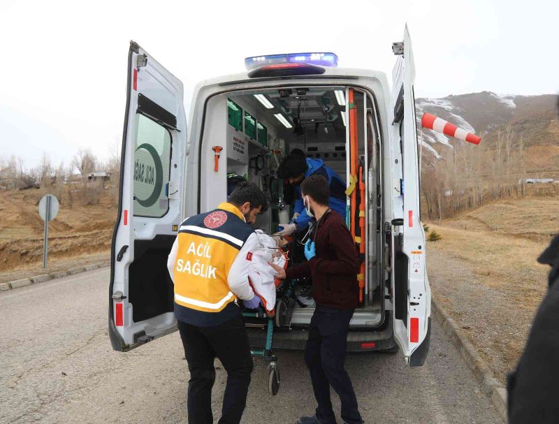 Kalbi duran öğrenci ambulans helikopterle Van’a sevk edildi
