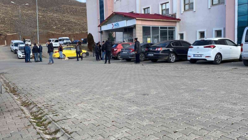 Karlıova’da öğrenci servisi kız kardeşlere çarptı: 1 ölü, 1 yaralı
