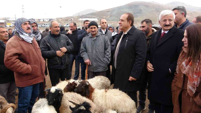 Başkan Kandaşoğlu’ndan canlı hayvan borsası müjdesi
