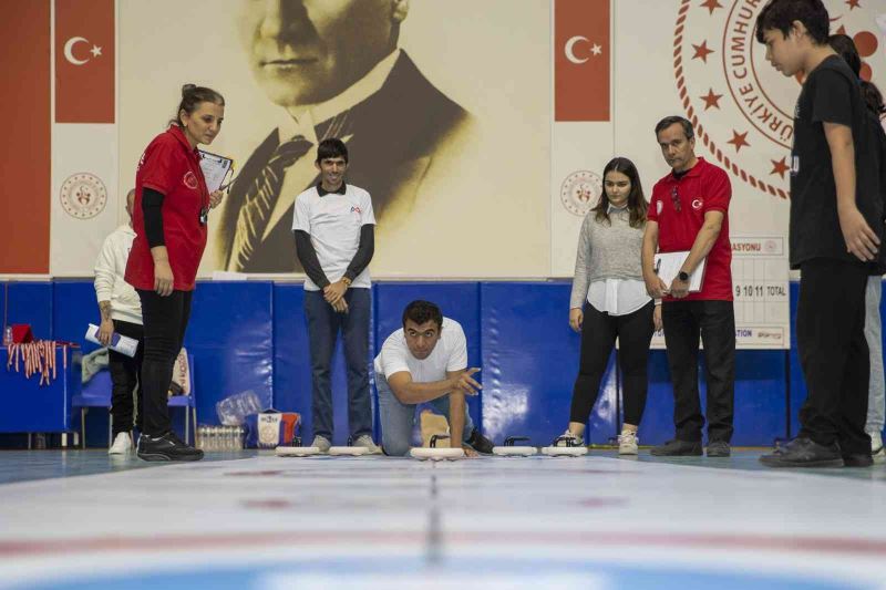 Özel çocuklar, Floor Curling sporuyla tanıştı
