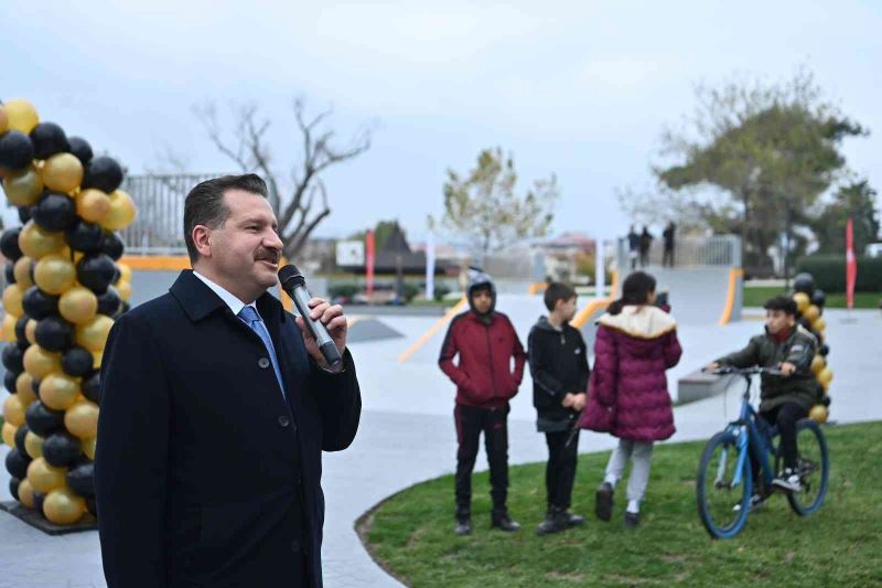 Başkan Yılmaz’dan gençlere skate park
