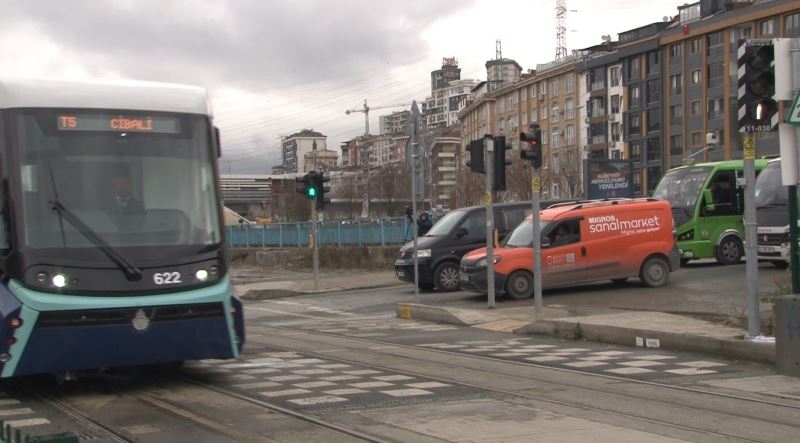 Alibeyköy’de 33 kişinin yaralandığı tramvay kazasında sinyalizasyon hatası iddiası
