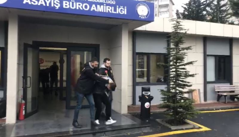 İstanbul’da cephanelik gibi eve operasyon kamerada
