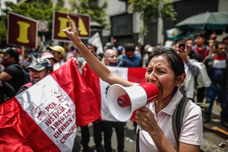 Peru Devlet Başkanı Castillo meclisi feshetti, OHAL ilan edildi
