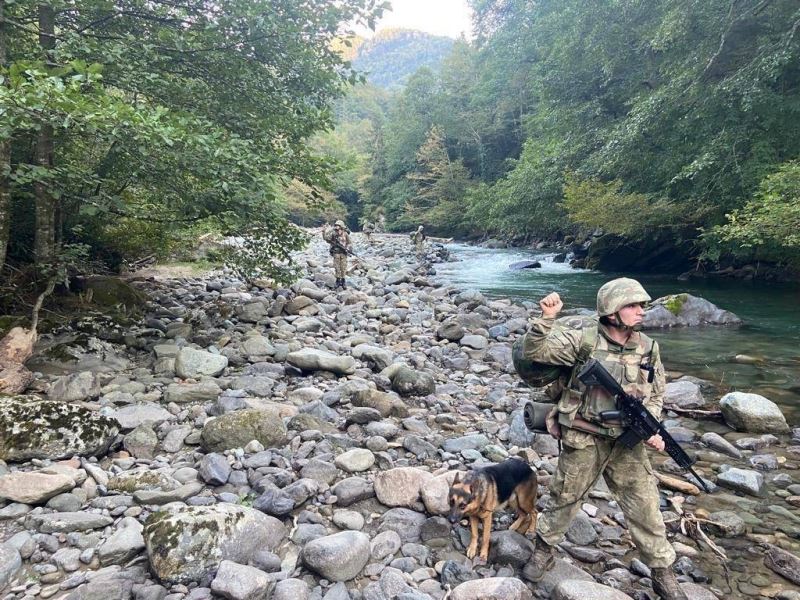 MSB, Yunanistan sınırında 6 FETÖ ve 1 PKK/KCK şüphelisinin yakalandığını duyurdu
