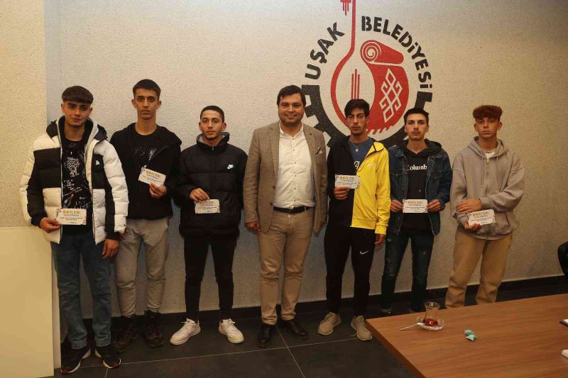 Liseler Arası Futbol Turnuvası ödüllerini Başkan Çakın verdi
