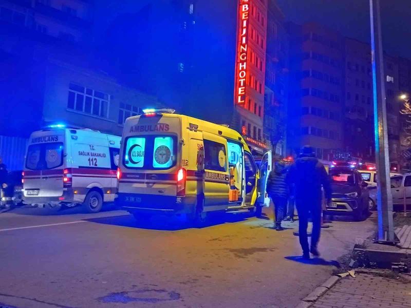 Şişli’de otelde çıkan yangın paniğe neden oldu, 1 kişi dumandan etkilendi
