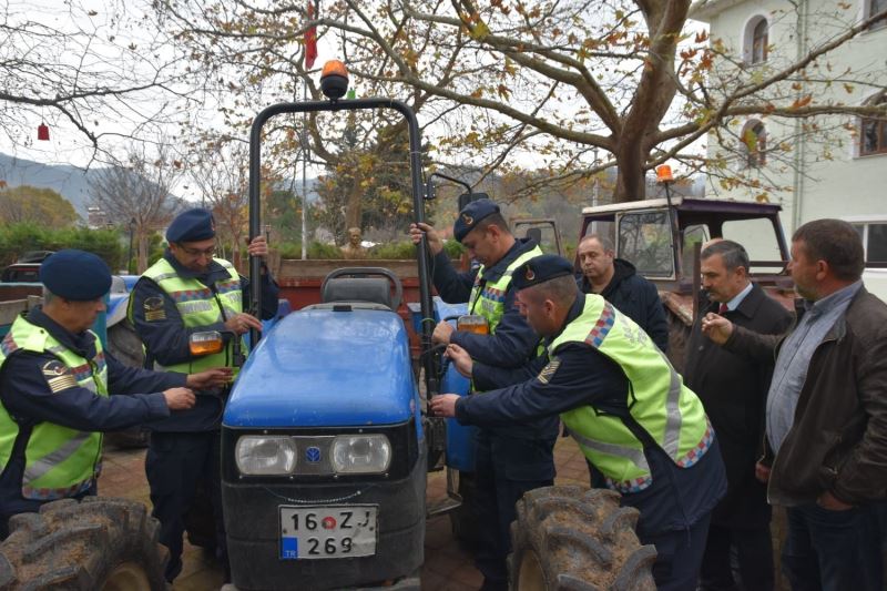 25 koyunu kaybolan kadının yardımına jandarma yetişti
