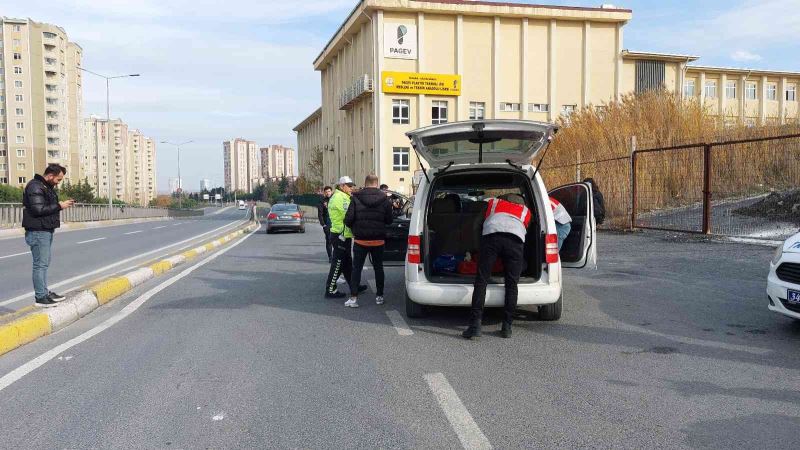 Küçükçekmece’de okul önlerinde sıkı denetim
