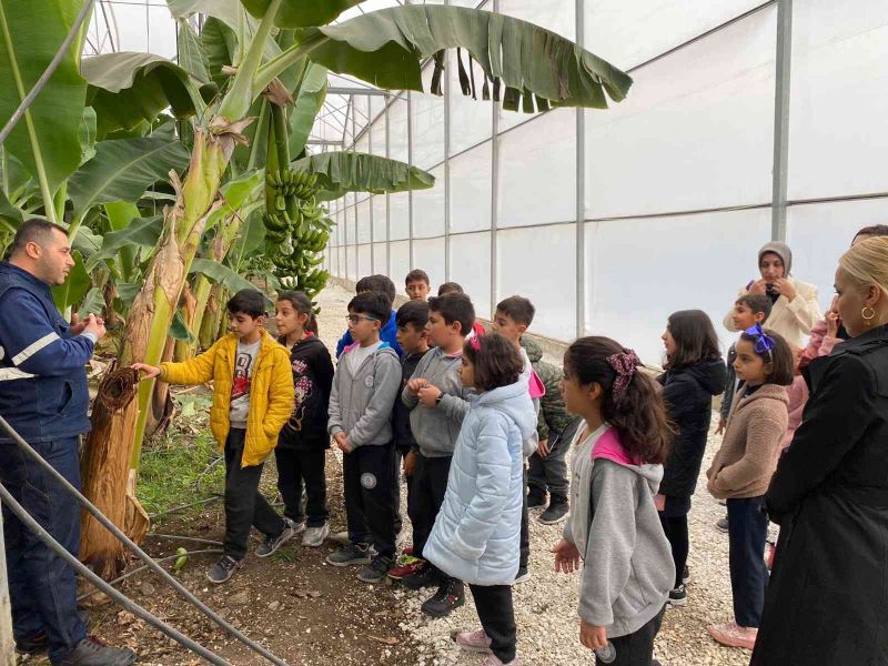 Öğrenciler fabrikalarda üretim aşamalarını yerinde gördü
