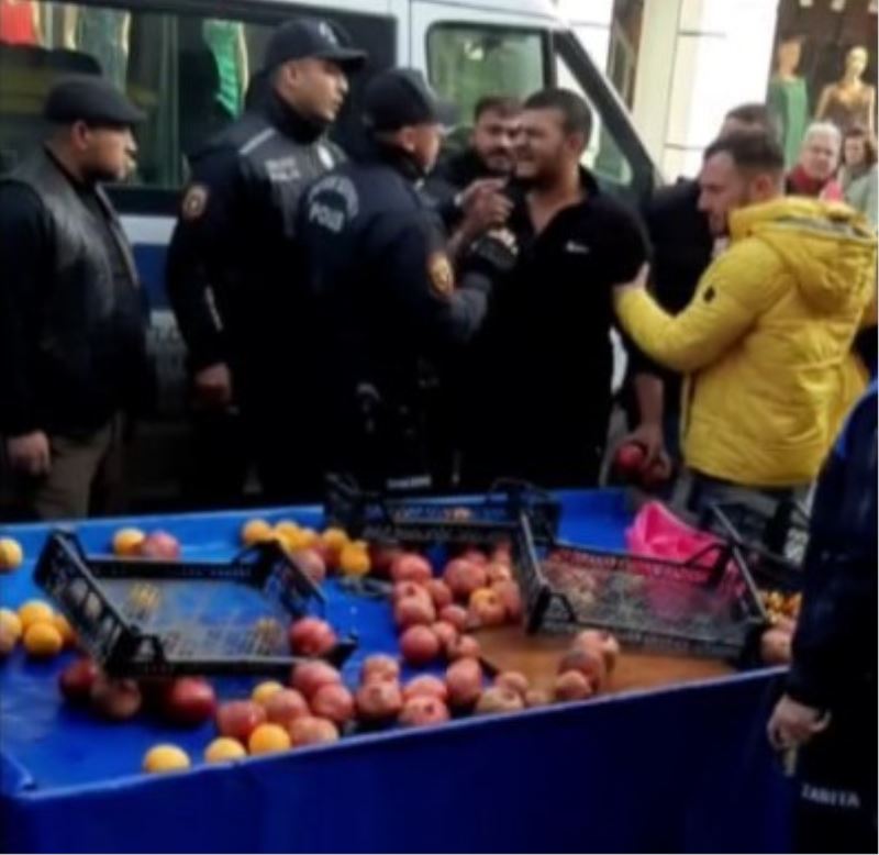 Zabıta meyve sıkma makinesine el koyunca ürünlerini yerlere saçtı
