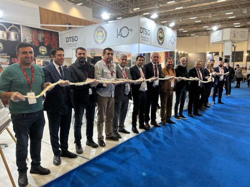 DTSO’dan İzmir’e 35 metrelik örgü peynir jesti
