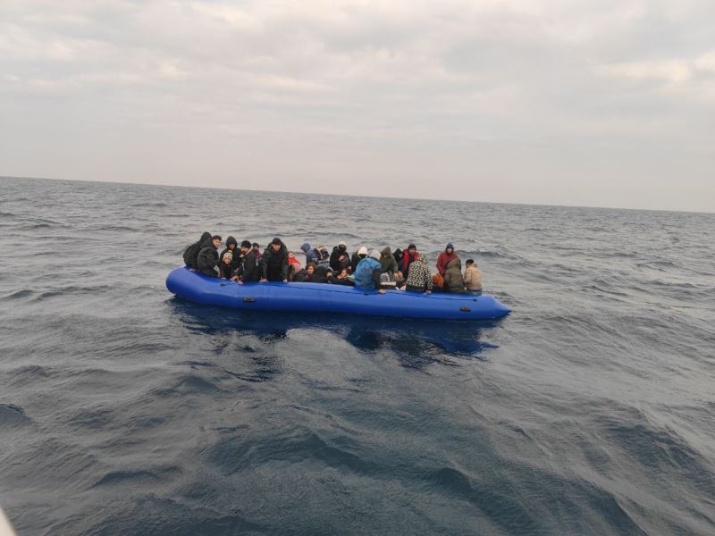 Yunan unsurları tarafından ölüme terk edilen 118 kaçak göçmen Sahil Güvenlik ekiplerince kurtarıldı
