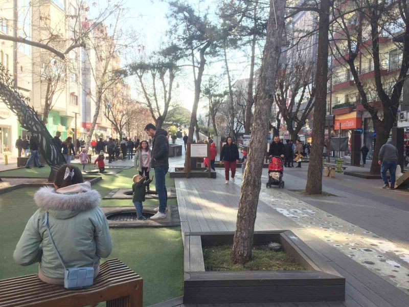 Yılın ilk gününde Eskişehir sokakları boş kalmadı
