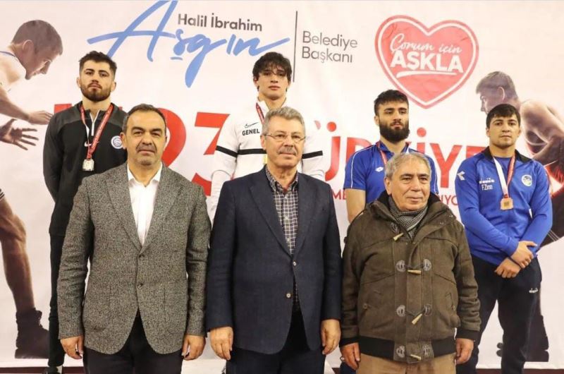 Büyükşehir sporcuları minderde önemli başarılar elde etti
