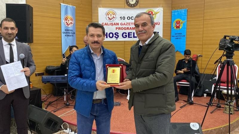 İHA Muhabiri Ahmet Arslantaş’a plaket
