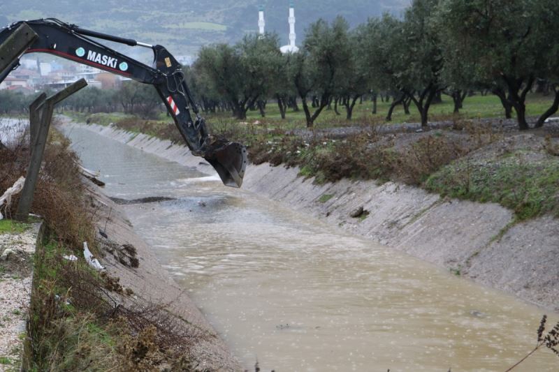 Manisa’daki dere ıslah ve temizlikleri su baskınlarının önüne geçti
