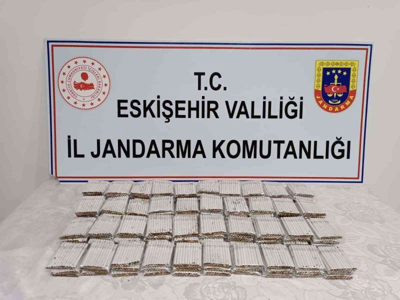 Satmak istediği tütün dolu makaronlar ile birlikte yakalandı
