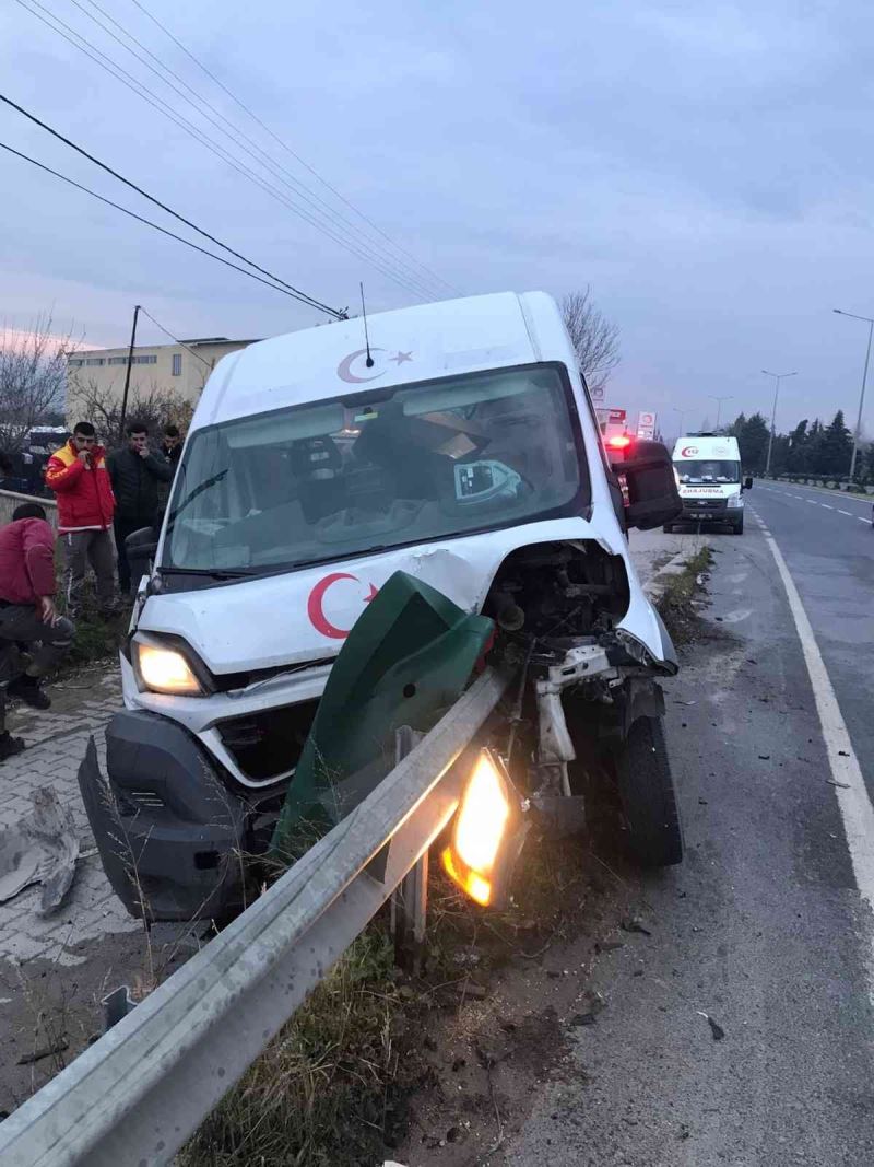 Demir bariyer aracın önünden girdi, arkasından çıktı
