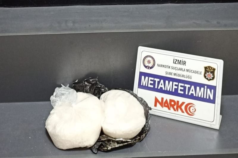 İzmir’de 2 kilogram metamfetamin ele geçirildi
