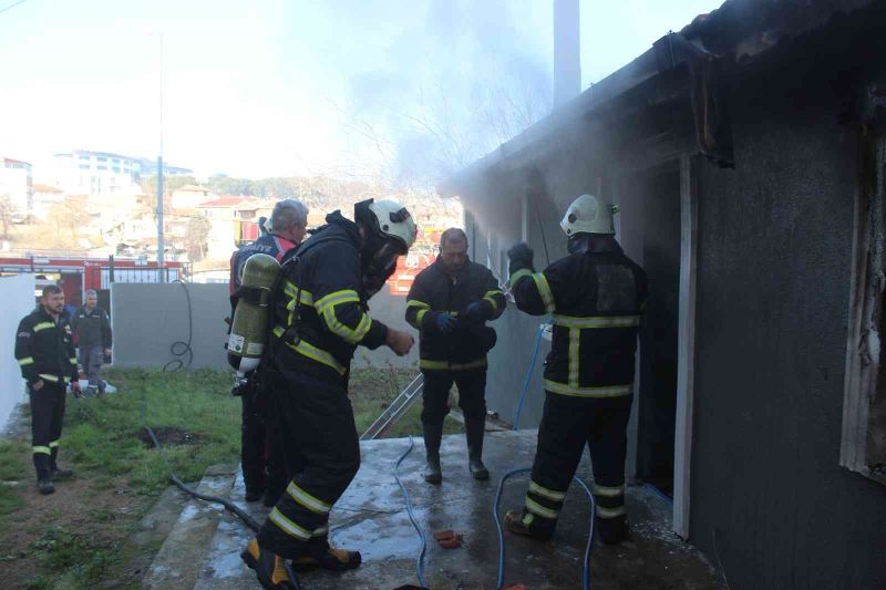 Kırklareli’de katil zanlısının evi yandı
