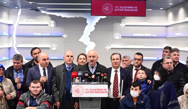 ULAŞTIRMA VE ALTYAPI BAKANI KARAİSMAİLOĞLU, ENGELLİ BİREYLERLE KAĞITHANE-İSTANBUL HAVALİMANI METRO HATTI’NIN ERİŞİLEBİRLİĞİNİ DENEYİMLEDİ