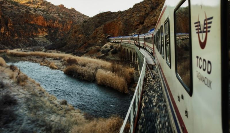 ULAŞTIRMA VE ALTYAPI BAKANLIĞI: MASALSI YOLCULUKTA “KARS-ERZURUM TURİSTİK EKSPRESİ” İLE YENİ SEFER