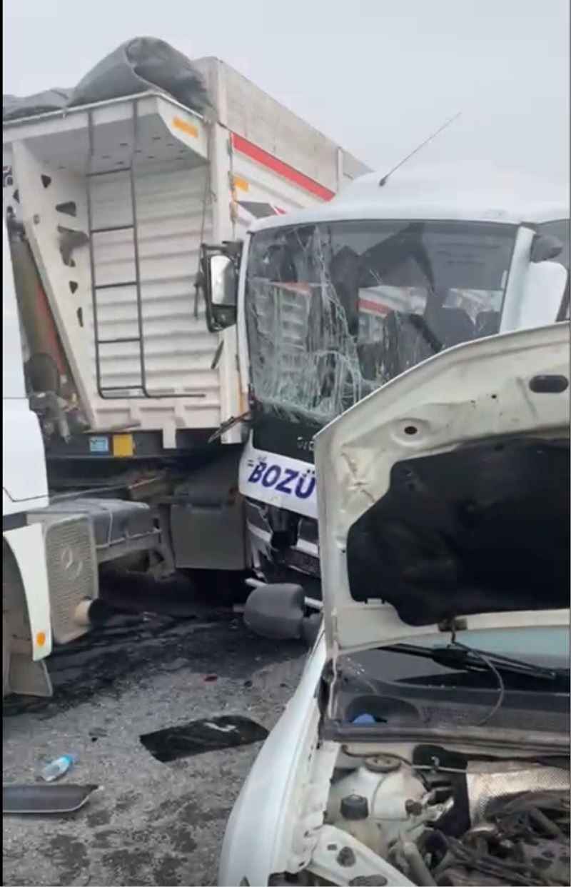 Bilecik’te zincirleme trafik kazası: 11 yaralı
