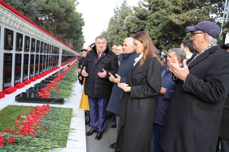 DATÜB heyeti Bakü şehitlerini andı
