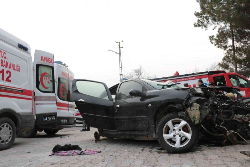 Direğe çarpan otomobil taklalar attı: 1 ölü, 2 yaralı
