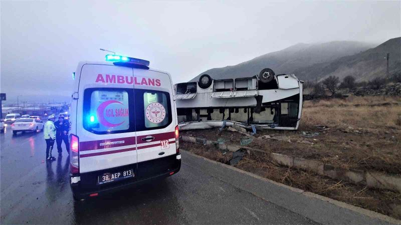 Yoldan çıkan işçi servisi takla attı: 1’i ağır 22 yaralı
