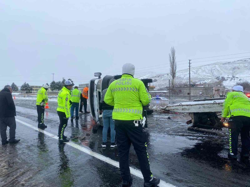 Tarım işçilerini taşıyan minibüs devrildi: 1 ölü, 13 yaralı
