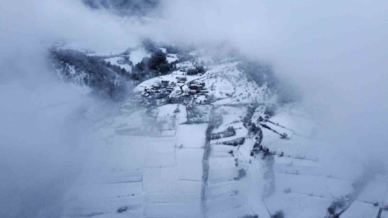 Beyaza bürünen Ilgaz Dağı’nın etekleri havadan görüntülendi
