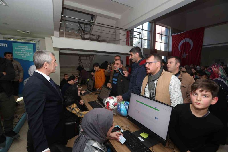 Şahinbey’de 63 bin öğrencinin yüzü güldü
