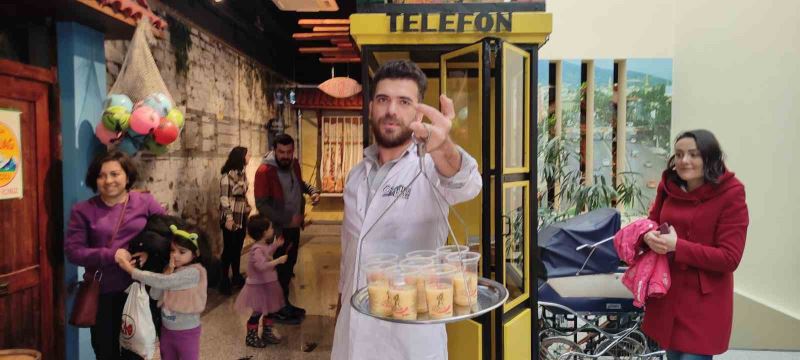 50 yıl önceki Bursa sokaklarında boza dağıttılar
