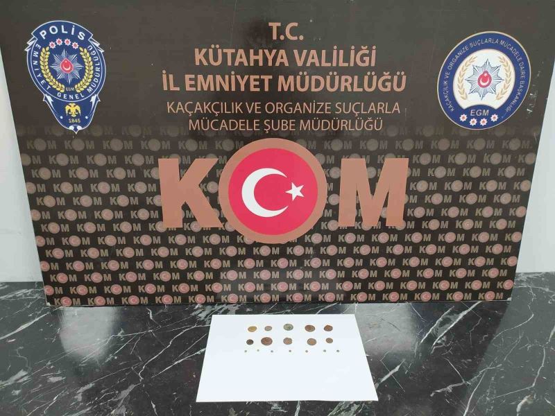 Kütahya’da tefecilik yaptığı iddia edilen şahsın evinde tarihi eser bulundu
