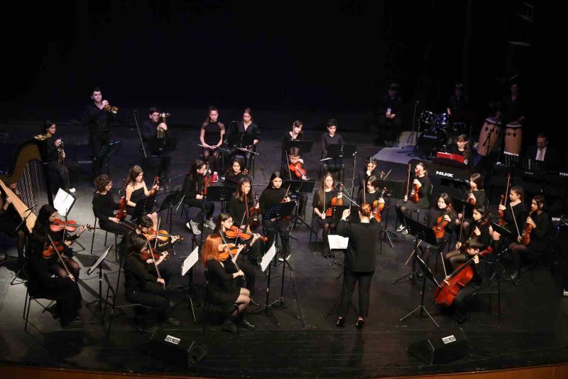 Efeler’den çocuklara sanat dolu tatil hediyesi
