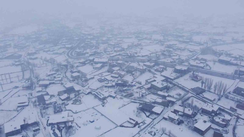 Bitlis’te kar yağışı etkisini sürdürüyor
