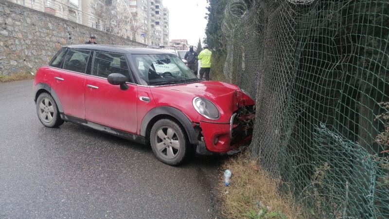 Otomobil ile motosiklet kafa kafaya çarpıştı: 1 ağır yaralı
